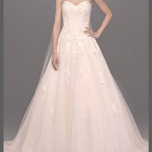 NWT Embroidered Lace Appliqué Wedding Dress in Ivory Sand: Size 2